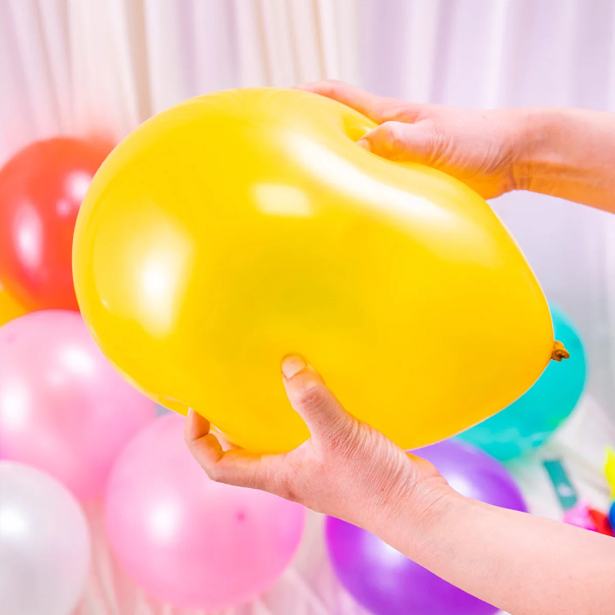 

100Pcs 10 Inch Large Bright Colored Latex Balloons Ideal for Event Decoration Helium Filling Round Balloon Latex Balloon