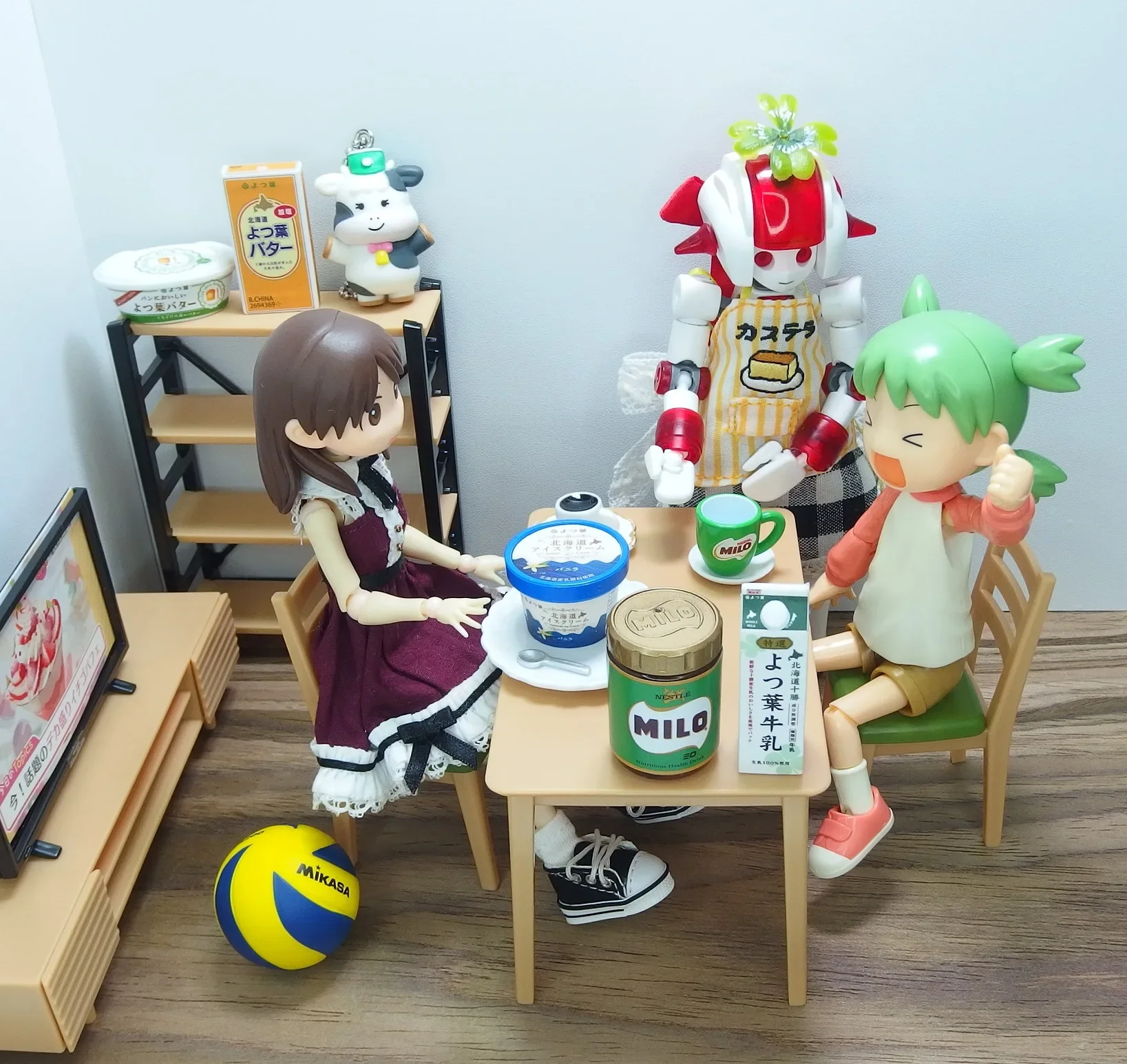 Cápsula original brinquedos yotsuba leite em miniatura charme bonito kawaii manteiga pão leite 1000ml sorvete baunilha combinar 1/12 figuras