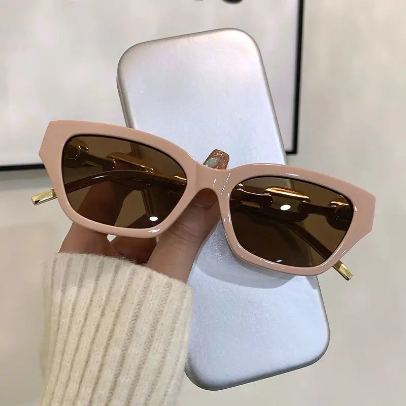 Luxury Brand Designer Cat Eye Sunglasses Women 2023 Trending Sun Glasses Fashion Vintage Sexy Ladies Metal Chains Shades UV400