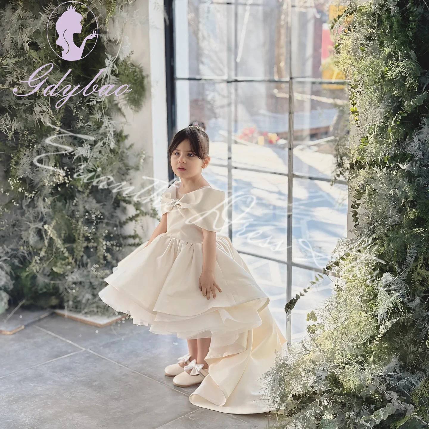 ชุดเดรสเด็กผู้หญิงสีงาช้างสำหรับงานแต่งงาน ผ้าซาตินทูลล์แบบพอง ไหล่เฉียง สไตล์เจ้าหญิง สำหรับงานวันเกิด งานรับศีลมหาสนิท หรืองานเลี้ยง