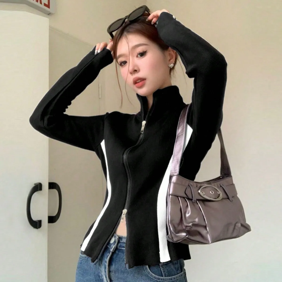 Korean Black and White Contrasting Color Stand-Up Collar Units Women's 2024 New Hot Style Autumn and Winter Unique and Super Good-Looking Pinch-Waist Knitted Cardigan