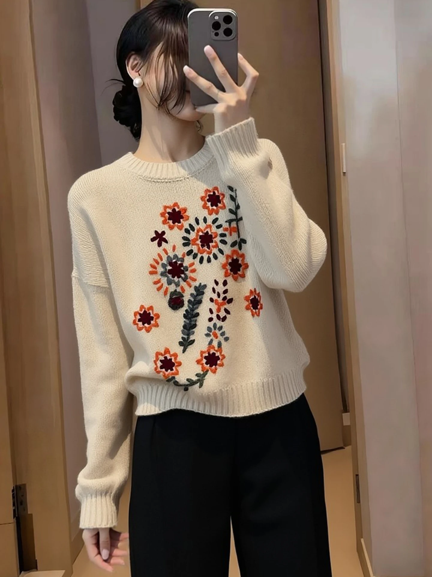 

Ele Long Sve Knitted Sweater Embroidered Contrast Color Versatile Faionable Spring 2026 Women's Casual Wear
