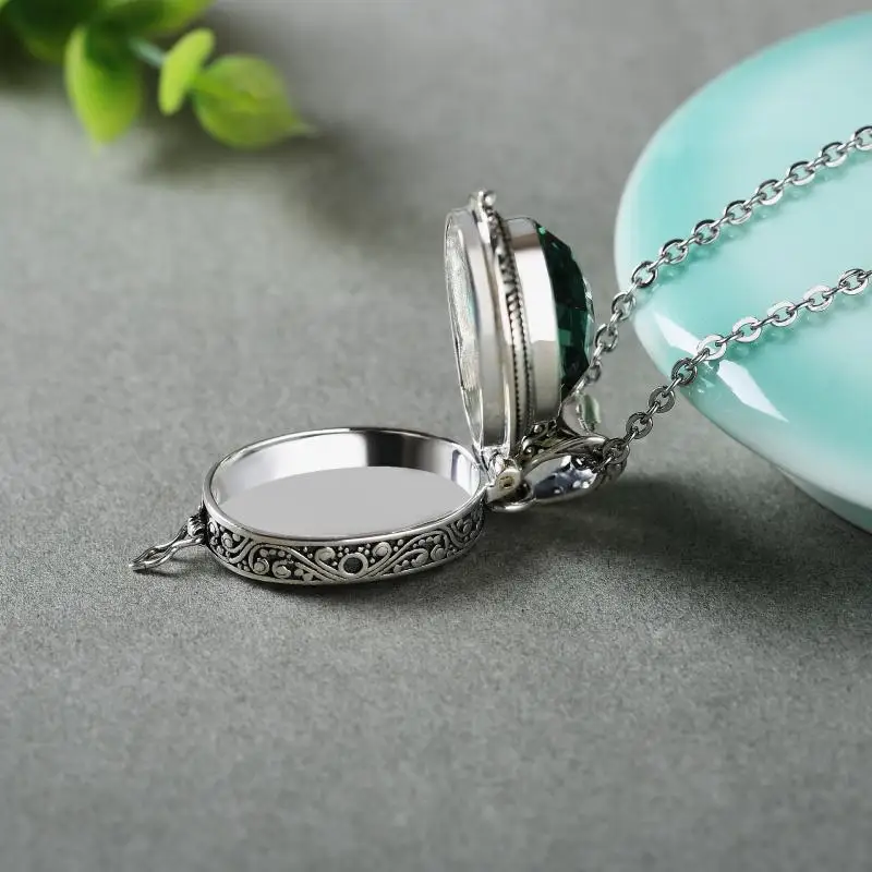 Fashionable Palace Style Green Crystal Pendant Retro Carved Gawu Box Openable Baroque Style Pendant for Women