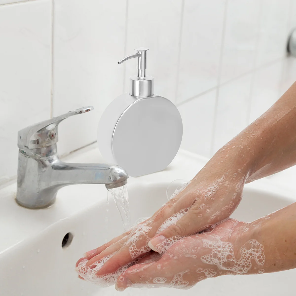 

1Pcs Stainless Steel Dispenser Bottle Smooth Shape High Quality for Massage Lotion Hand Soap Silver Pump Bottles