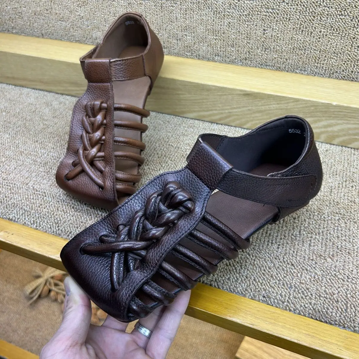 

High Quality Handmade 5532 New Sandals Leather Retro Braided Pig Cage Soft Bottom Cutout Toe Box Women's Shoes