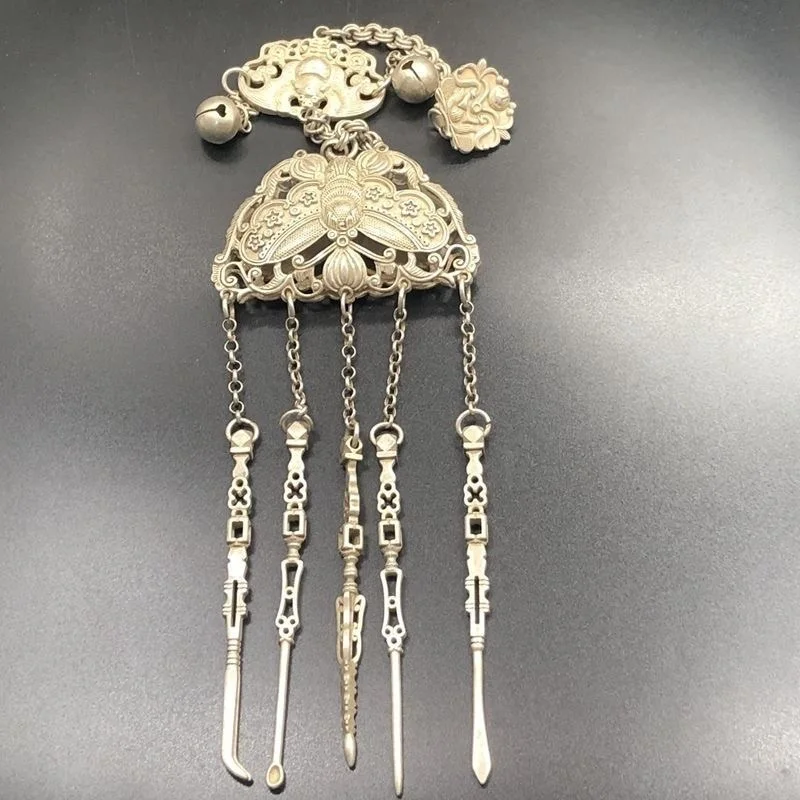 

Vintage Silverware Exquisite Handmade Double-Sided Hollow Butterfly Long Brooch Lock Ornament White Copper Imitation Silver Craf