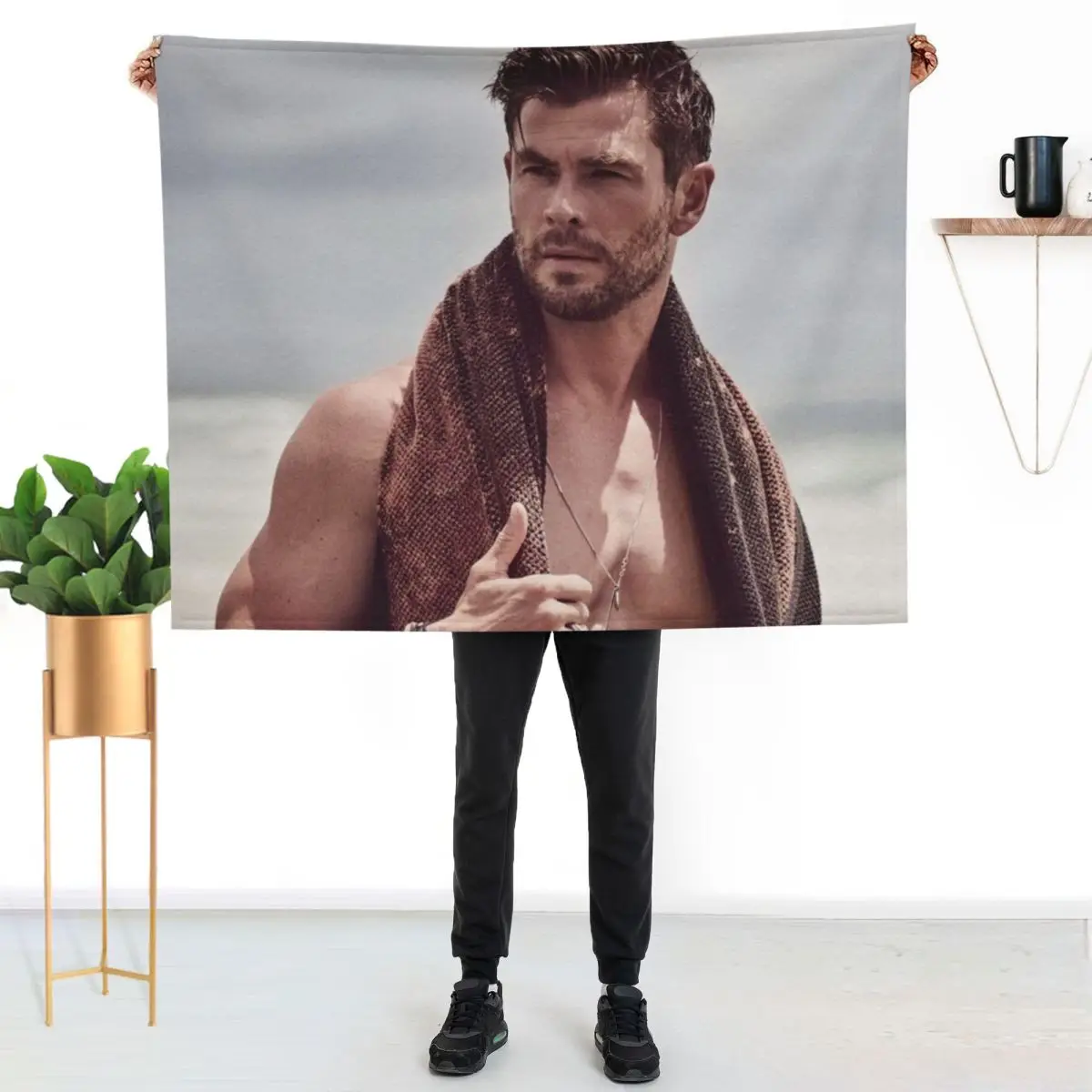 

chris hemsworth Throw Blanket Lightweight Warm Blanket for Indoor Outdoor Use