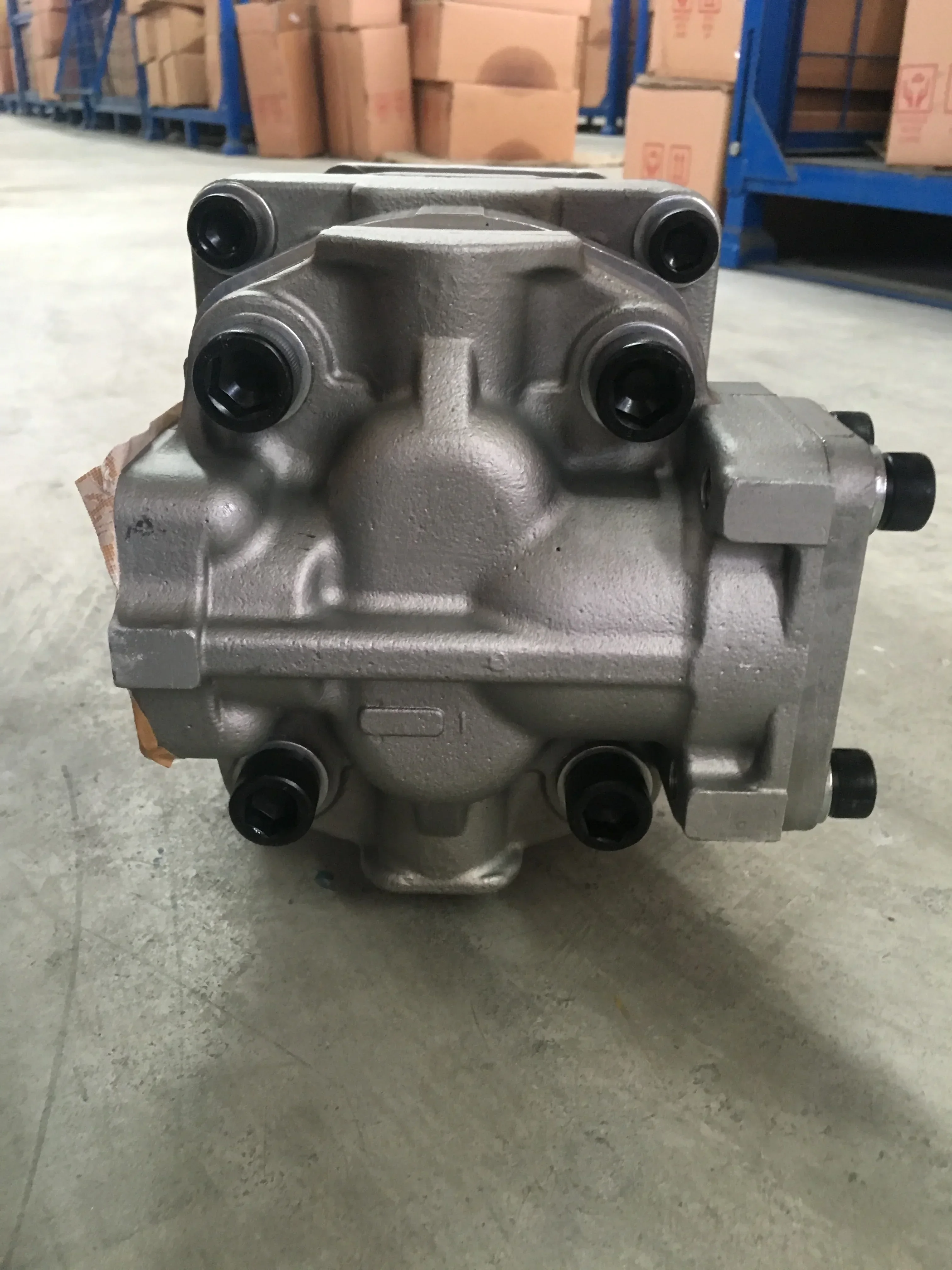 Komatsu WA180-3A loader walking motor excavator triple hydraulic pump gear pump pilot pump plunger pump