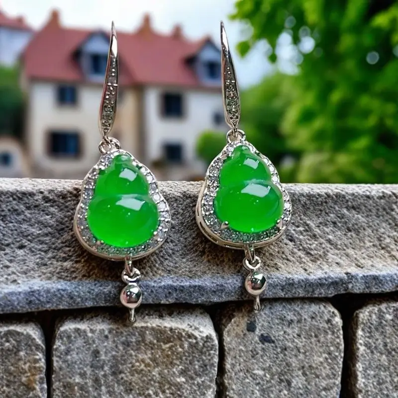 

Jade ice gourd inlaid earrings jade ice transparent water fine carving versatile new light luxury gift boutique