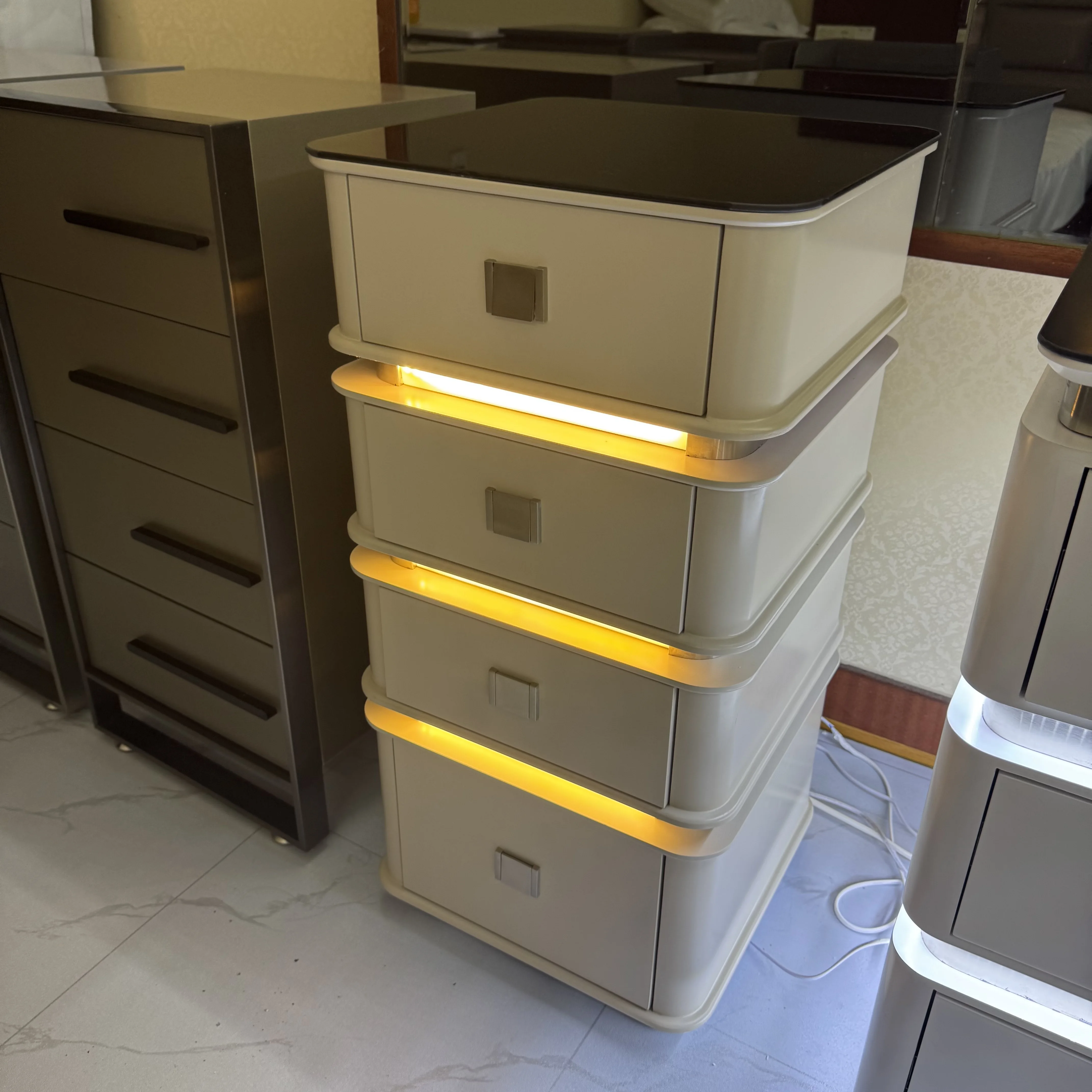 Yicheng Beauty Modern Salon Barbershop Equipment Furniture Strong Storage Salon Trolley Cabinet for Home Office & Bedroom Use