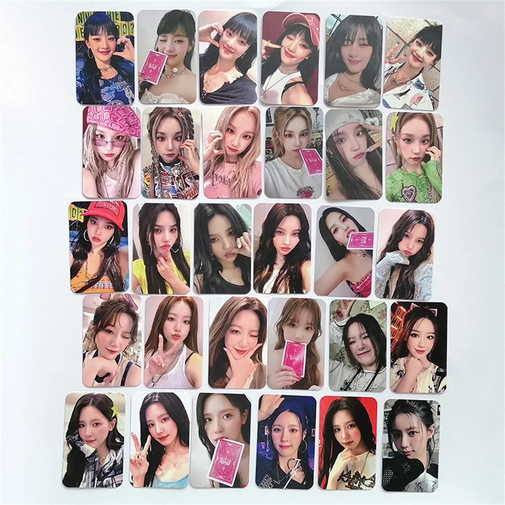 

KPOP (G)I-DLE MINI 6st Album Photocards MiYeon SoYeon Personal Selfie Paper Cards Queencard LOMO Cards Neverland Fans Gifts