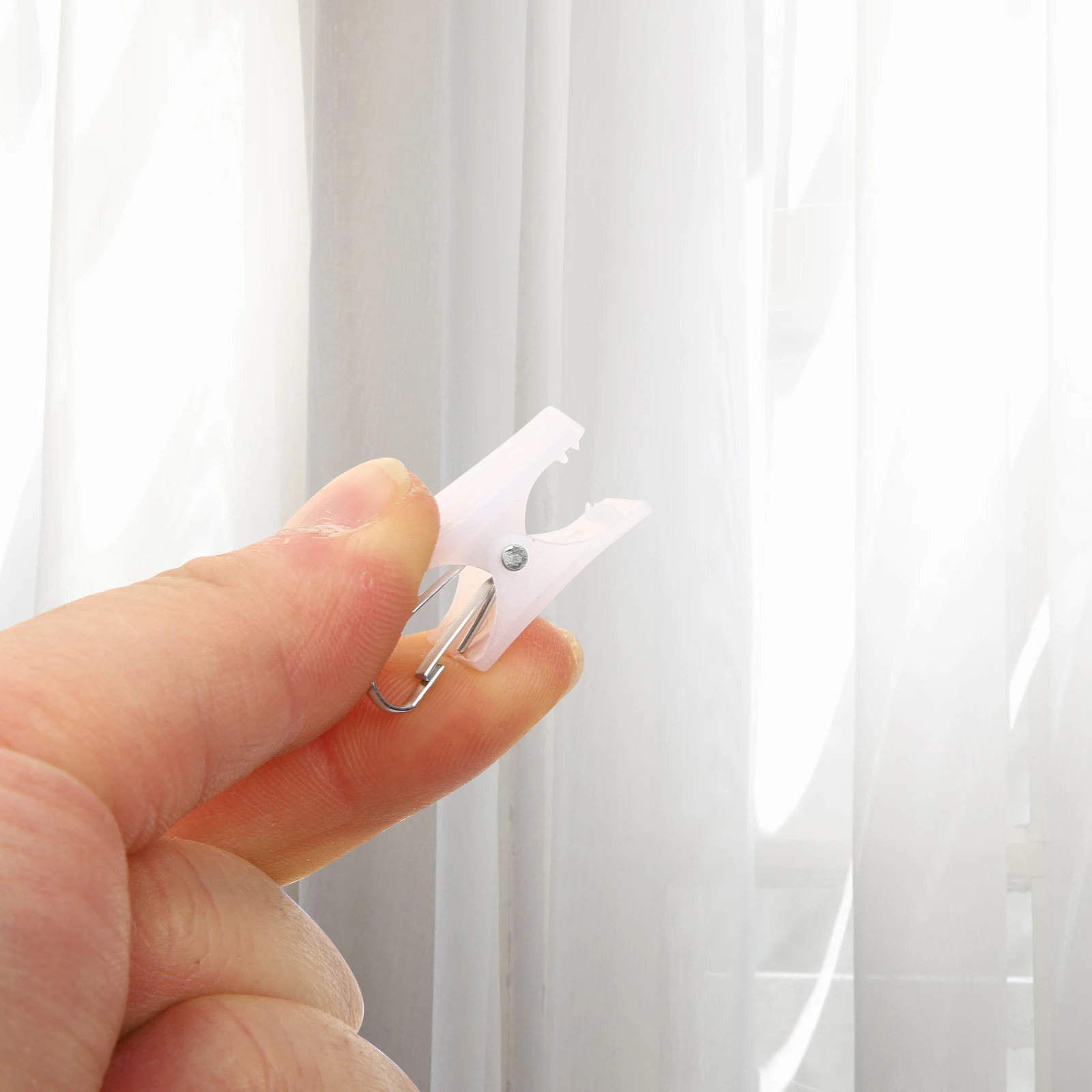 

20pcs White Press Stud Clips for Hanging Curtains Sheets String Light Clips Decorative Home Accessories Hooks Shower