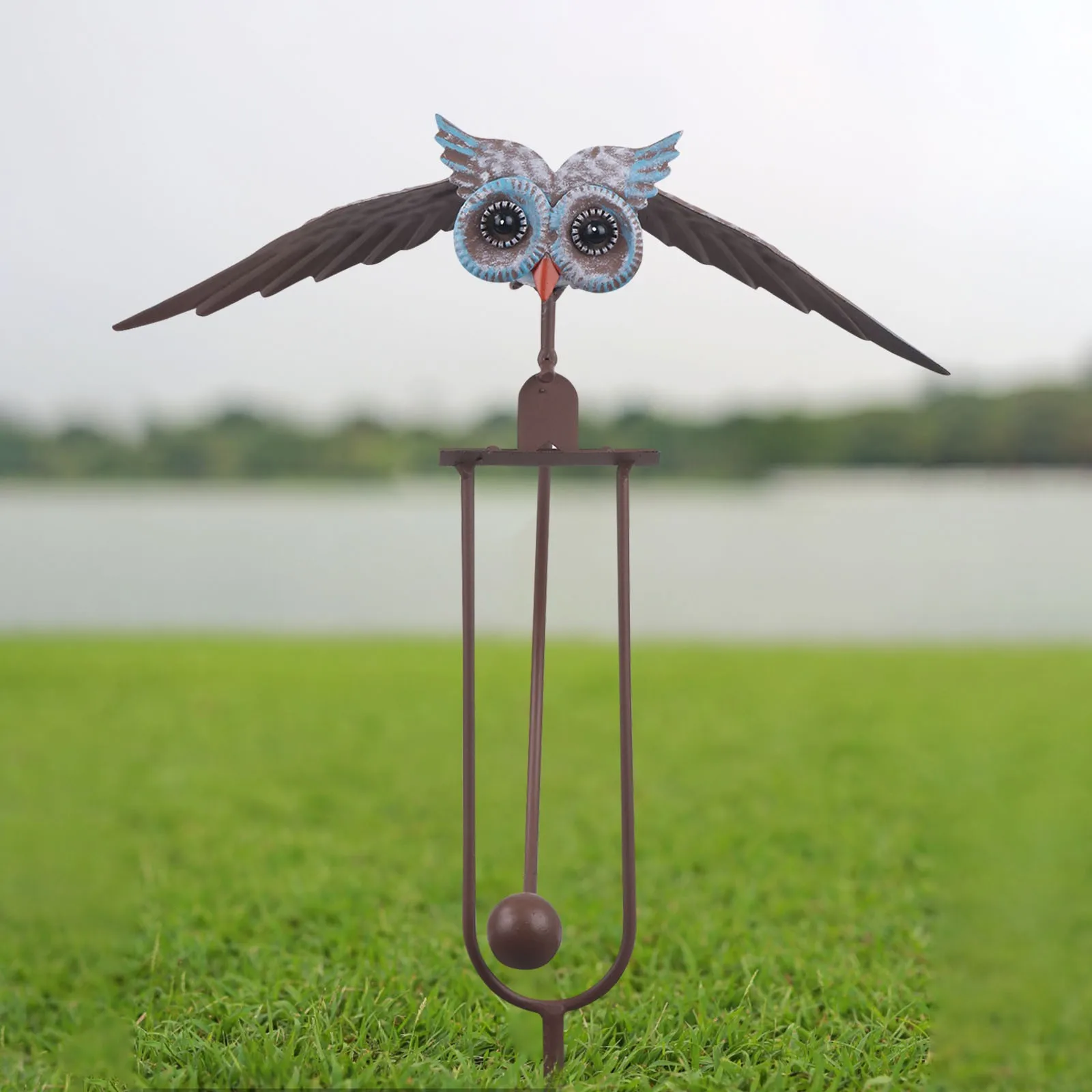 

1PCS Wing Flapping Owl Pinwheel Iron Garden Art Owl Sculptures Lawn Ornaments Crafts Garden Art Decor for Garden Patio Yard