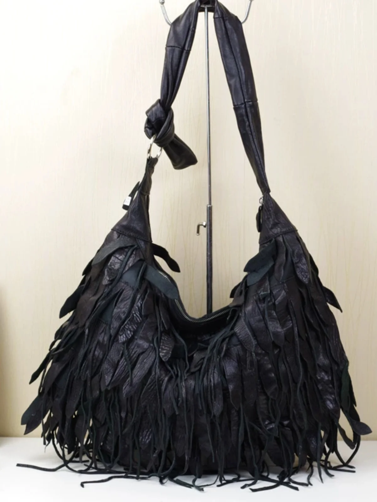 

2023 New Women's Leather oulder Bag Large Capaci Casual Soft Lambskin Crossbody Bag Faionable Tassel Design Dumpling ape