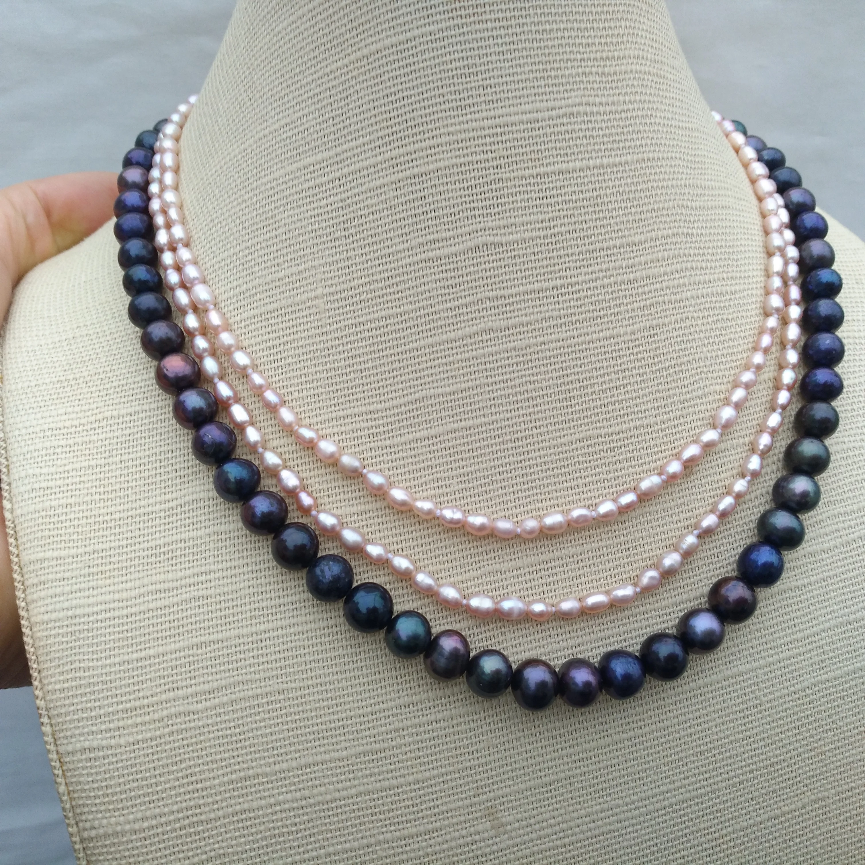 3 صفوف من قلادة اللؤلؤ الطبيعي الحقيقي لبحر الجنوب الأسود والوردي مقاس 40 سم صور أصلية لقطة حقيقية #2