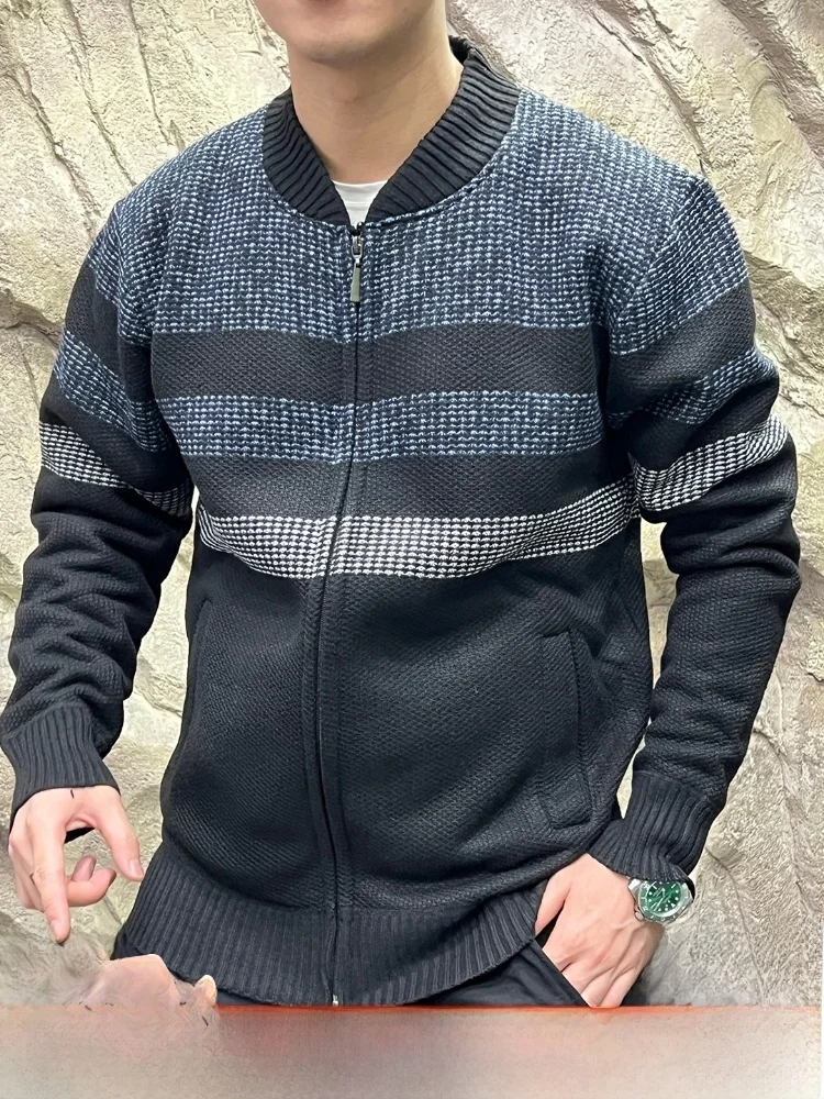 

High Value Men's Knitted Jaet with Long Fur Baseball Collar Floral Tead Knitted Warm Thiened Long Sve Zipper Closure