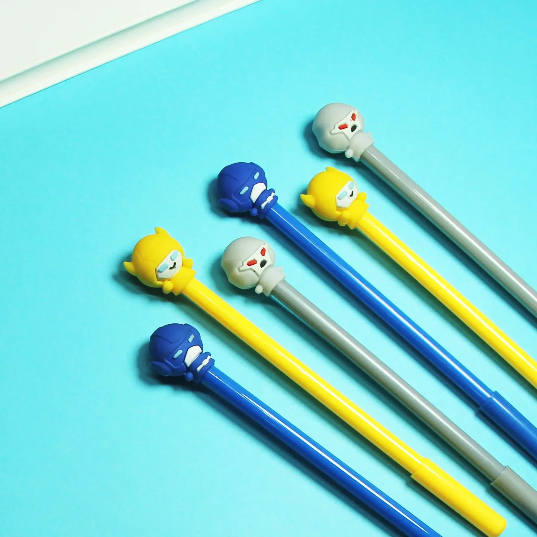 50pcs Korea creative black gel pen 0.5mm character cartoon hero pen factory direct sales B