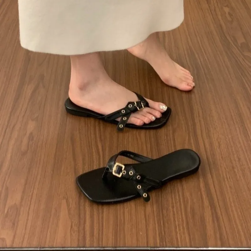 صنادل نسائية صيفية مرصعة ملابس خارجية جديدة عتيقة بمقدمة مربعة مفتوحة من الأمام بمشبك ناعم ونعل غير قابل للانزلاق ومقاوم للاهتراء