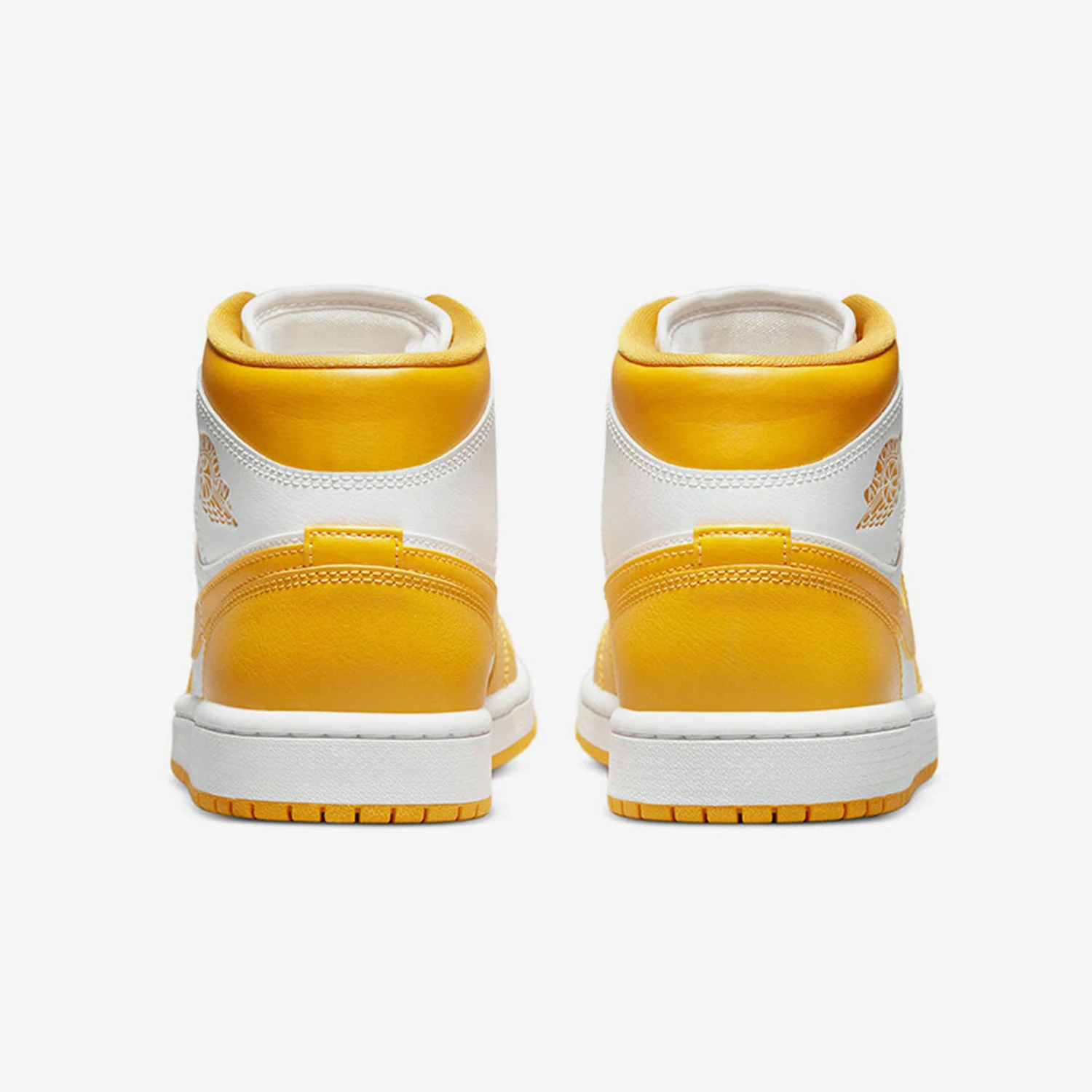 حذاء كرة السلة الأصلي JORDAN للسيدات من Nike BQ6472-117