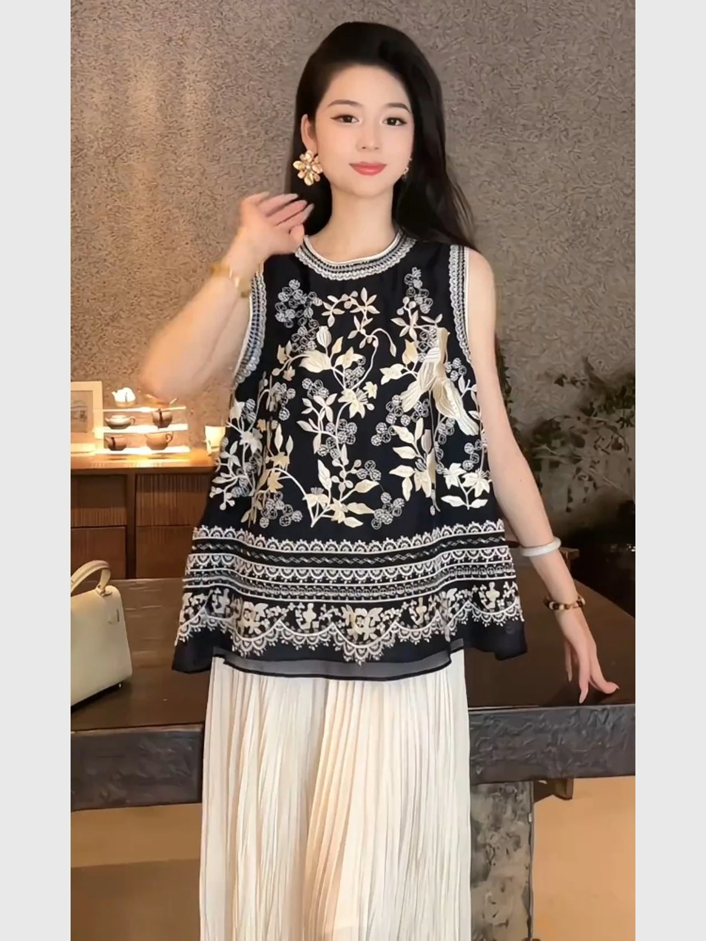 

New Chinese Sle Loose A-Line Embroidered Vest Women Summer Doll irt Beautiful Aosphere Svel Top Floral Pattern