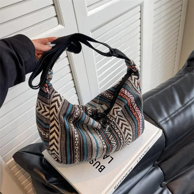 Gestreiftes Muster, Umhängetasche im Tribal-Stil, faltbare Umhängetasche mit Reißverschluss, handwaschbares, lackiertes Futter mit Flaggenmotiv – Detail 21