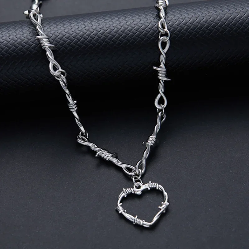 سلك صغير Brambles الحديد القلب المختنق قلادة المرأة الهيب هوب القوطية الشرير نمط الأسلاك الشائكة الشوك الصغير سلسلة المختنق الهدايا