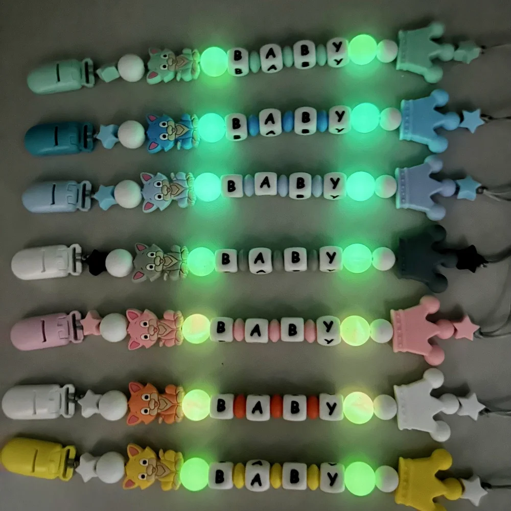 Kişiselleştirilmiş mektup adı bebek silikon yavru aydınlık boncuk kolye emzik klipsi tutucu zincirler bebek diş kaşıyıcı Kawaii oyuncak hediye