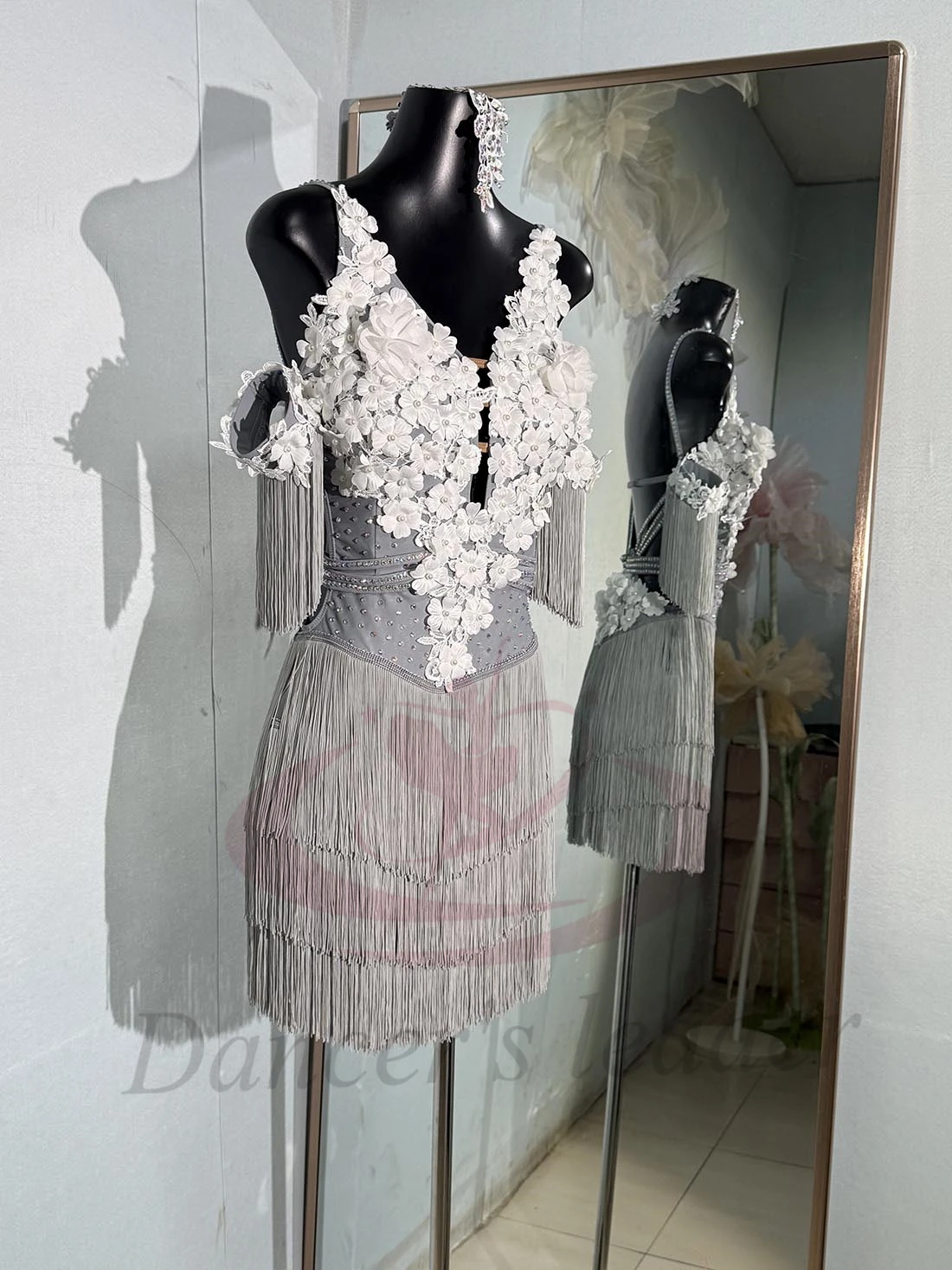 ラテンダンスの大人と子供のドレス、ラインストーンのハイエンドカスタムグレーの花柄ドレス、正確なタンゴの婦人服