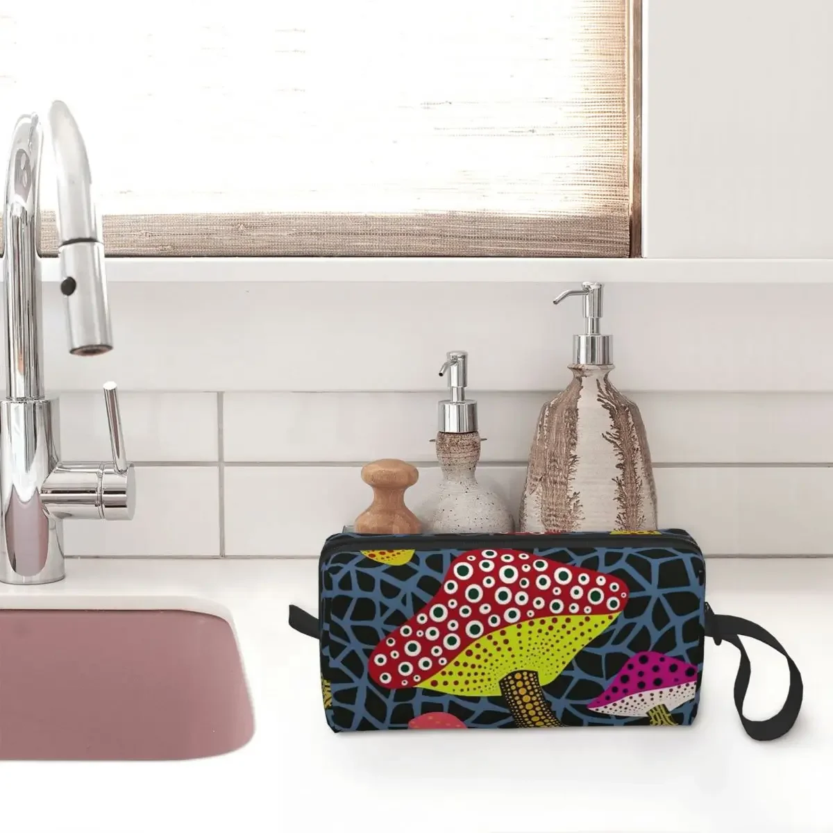 Yayoi Kusama Mushroom Colorfull Makeup Bag Pouch Cosmetic Bag Men Women Toiletry Bags Accessories Organizer