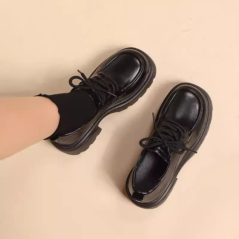 Versatile Women's Black Loafers 2026 New Edition Chunky Sole British Style Soft Comfortable Leather Shoes Daily Wear