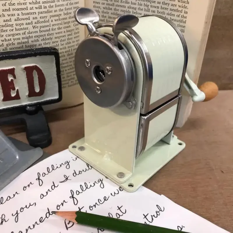 Retro All-Metal Sharpener Wooden Handle Hand-Cranked Shapper Pencil Sharpener