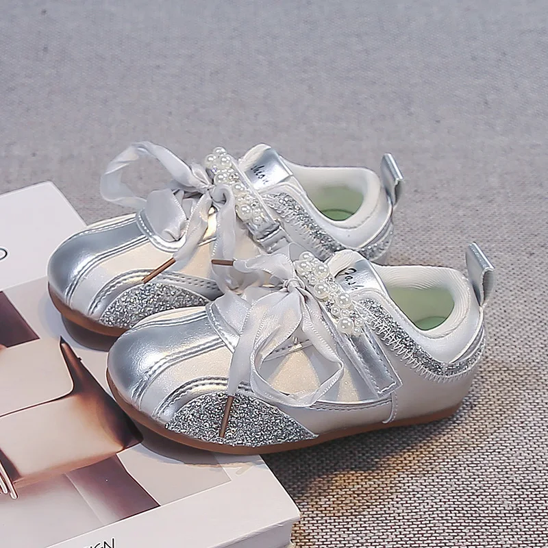 Little Girls Barefoot Sneakers with Beaded Bow 2026 New Autumn Kid School Trainers Soft Sole Trendy Versatile Outdoor Daily Wear