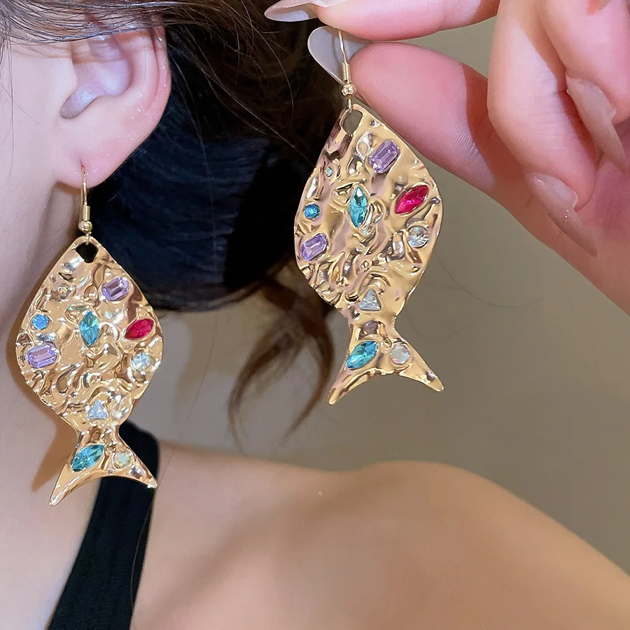 Large Hammered Gold Fish Dangle Earrings For Women Multicolor Rhinestone Crystal Fish Drop Hook Abstract Earrings Party Jewelry