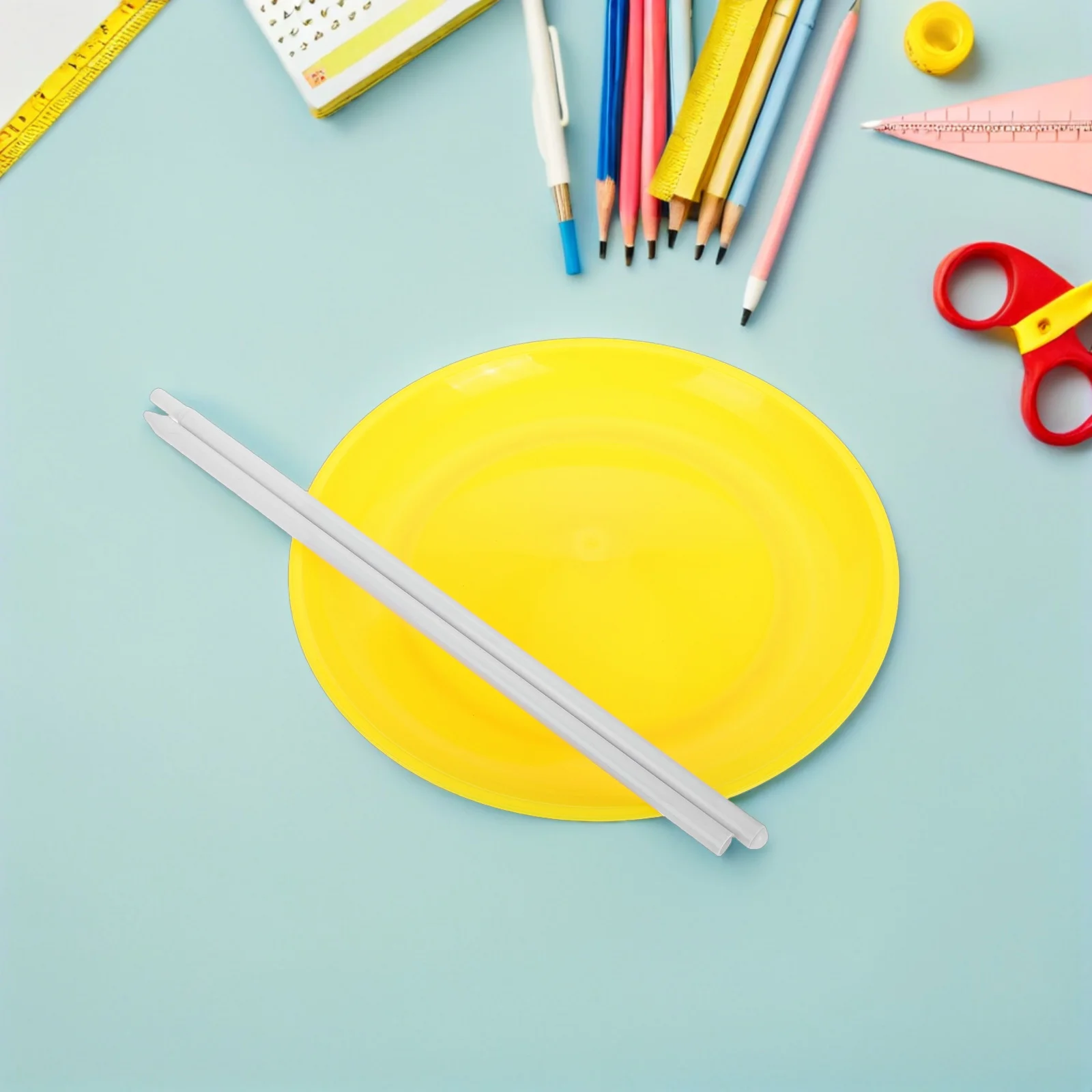 2個のサーカスジャグリングプレートセット、スティック付き、軽量プラスチックディスク、アクロバットパフォーマンス、回転スキルトレーニングプロップ用