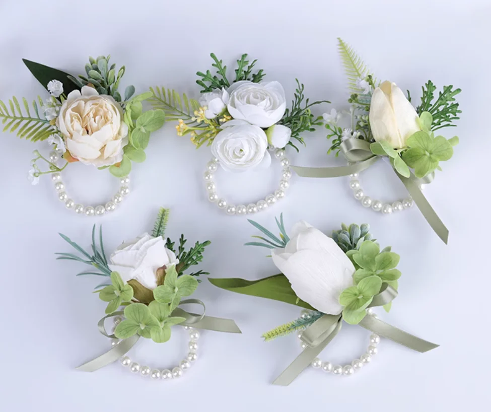 Wrist flower bride and sister hand flower Western wedding business guest bracelet fresh white green.