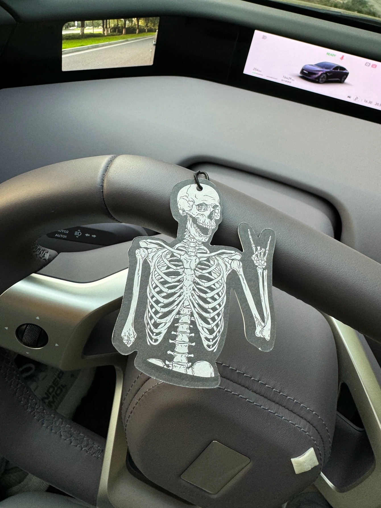 Interesting Human Skeleton Bahamas Sea Breeze Scent (Romantic Flavor) Unisex Car Perfume and Non-Toxic Air Freshener |   Natural Essential Oils and Aromatherapy Scent Tablets (Noroili/Grapefruit/Cedar) |   Hanging Type and Dual-Purpose with Vent Clip |   Long-Lasting Fragrance for 60-90 Days |   Deodorize and Purify the Air |   Suitable for Use in Cars, Homes, Wardrobes, and Bathrooms. |   Cartoon Animation Design |   Same Fragrance as the One in the Store.