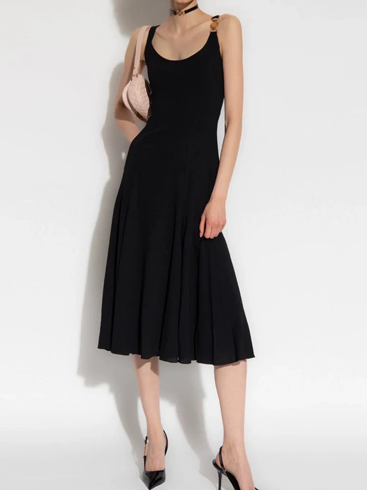 

Retro black round neck unilateral metal buckle shoulder strap splicing summer sling vest skirt waist slim hem pleated slit dress