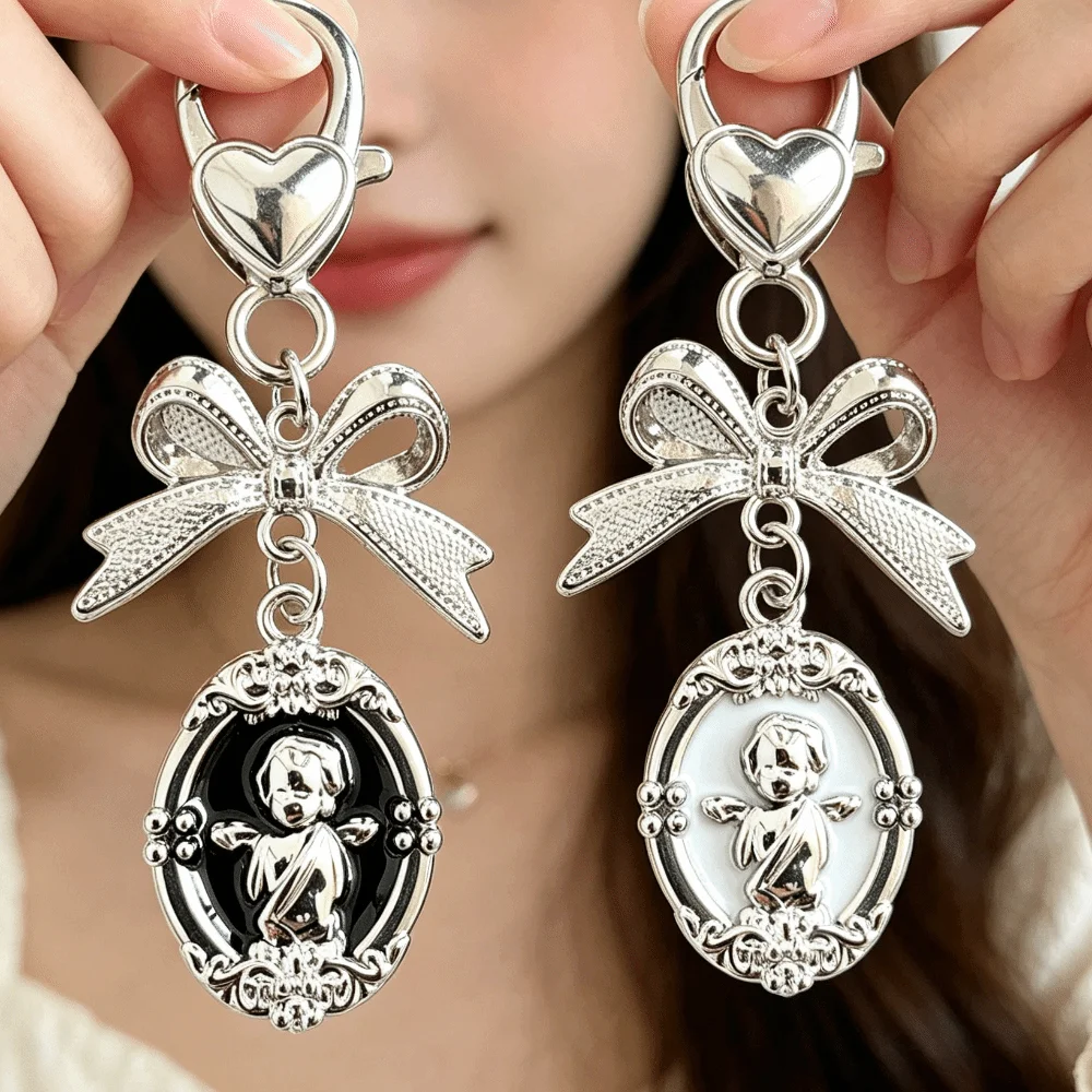 Kawaii Alloy Y2K Punk Key Holder Vintage Rock Harajuku Bowknot Keyring Elegant Metallic Texture Oval Bag Pendant Daily Use