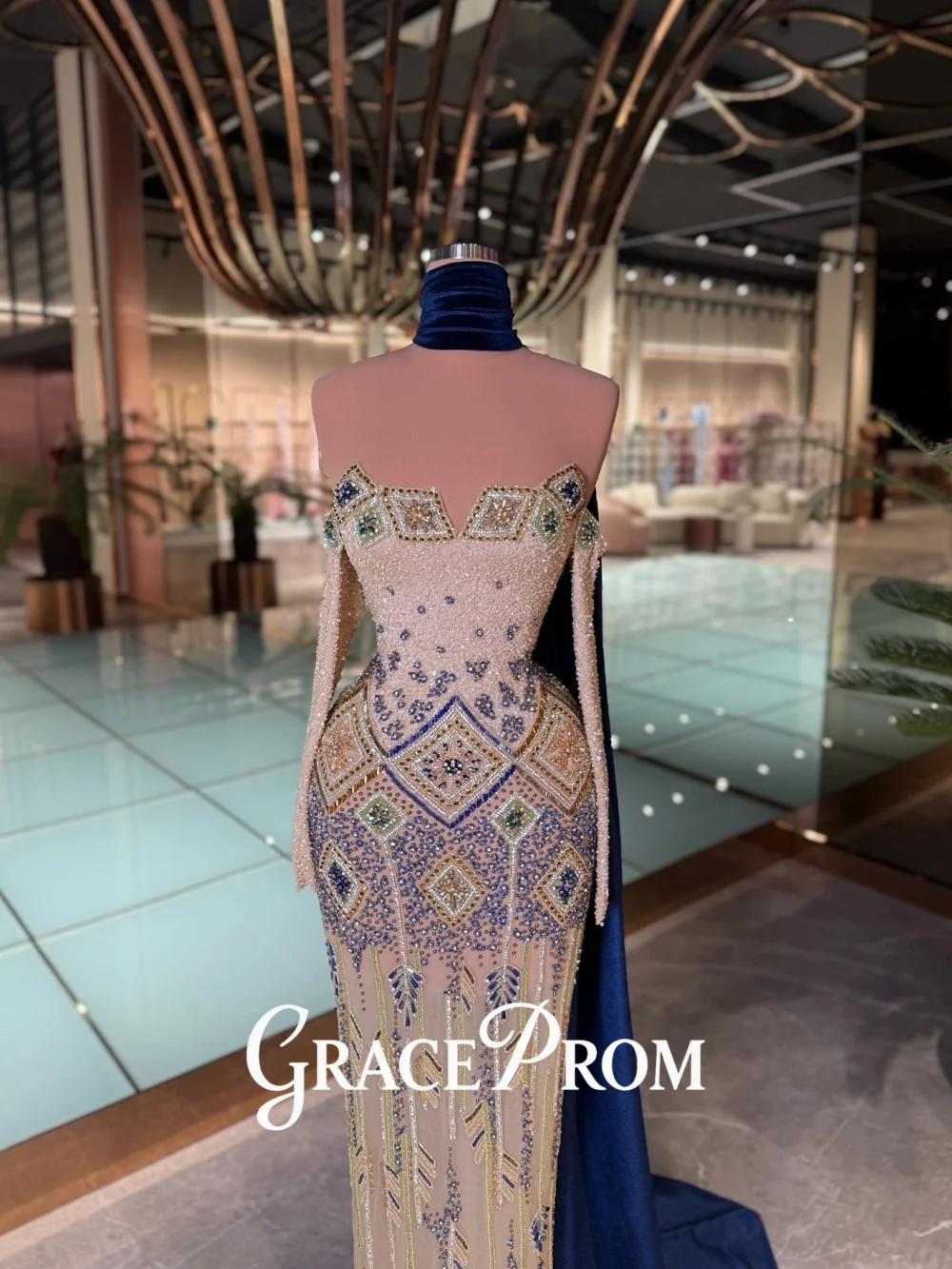 

GraceProm Cold Shoulder Evening Dress 2026 Exquisite Geometric Beaded Carpet Gown Gorgeous A-Line Floor-Length Party Gown فسا