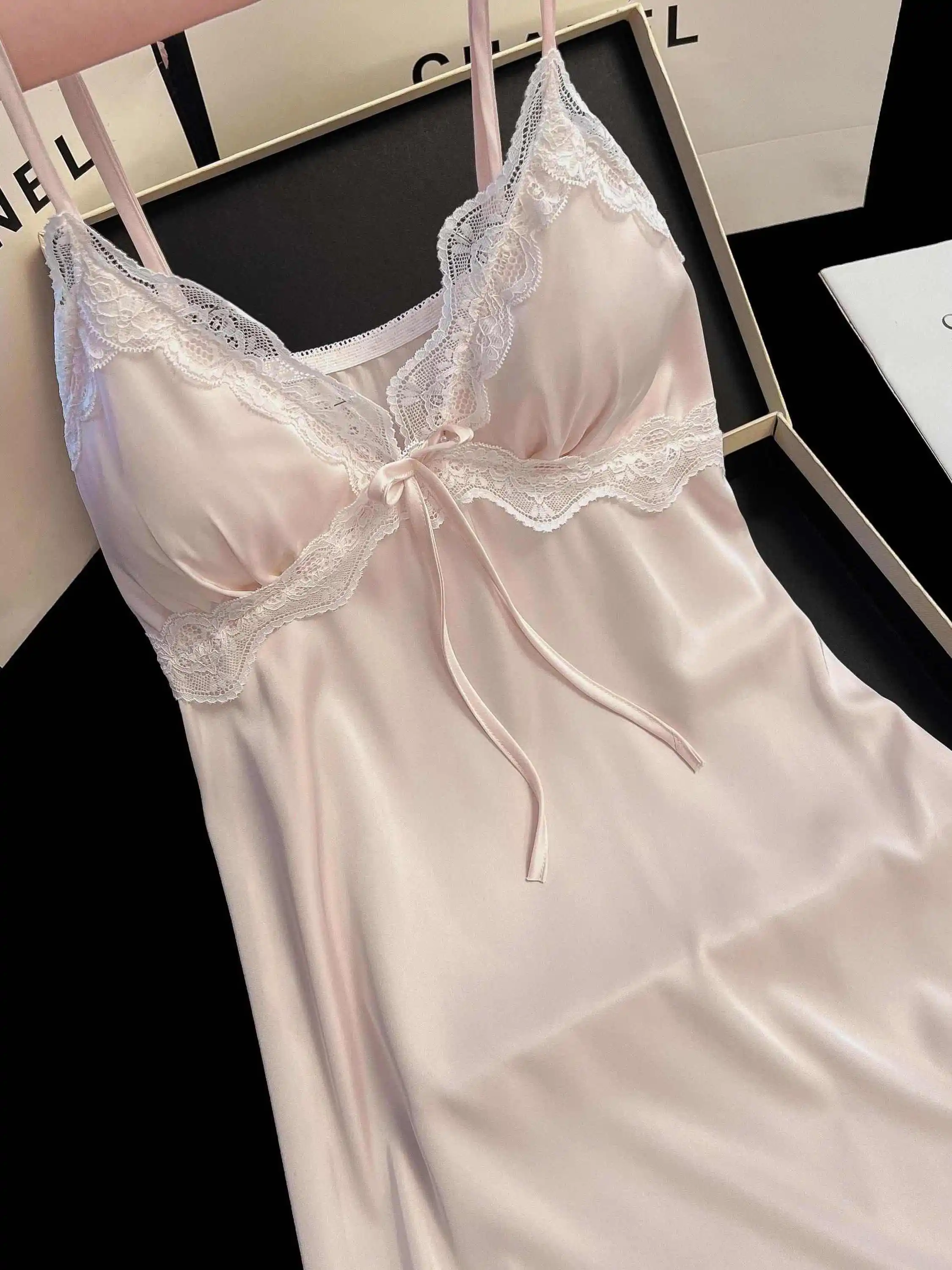 abito-da-notte-estivo-sottile-in-seta-ghiaccio-con-imbottitura-sul-petto-da-donna-in-pizzo-dolce-liscio-sexy-in-vera-seta-per-la-casa-scollo-a-v-lunghezza-media