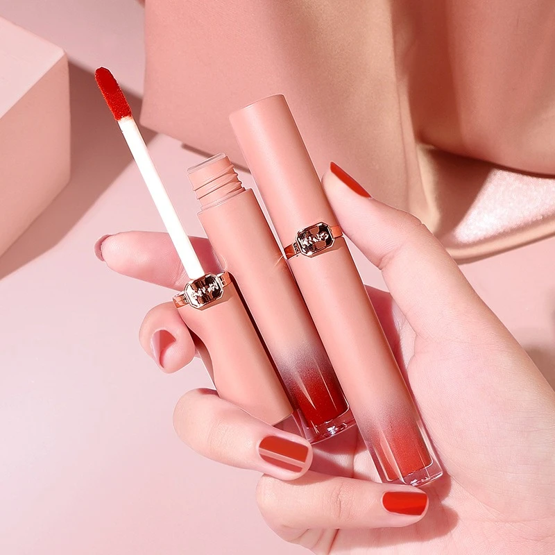 

Lip Gloss Long-lasting silky texture Moisturizing soft-matte lipstick Seductive red lip color Transfer-proof makeup