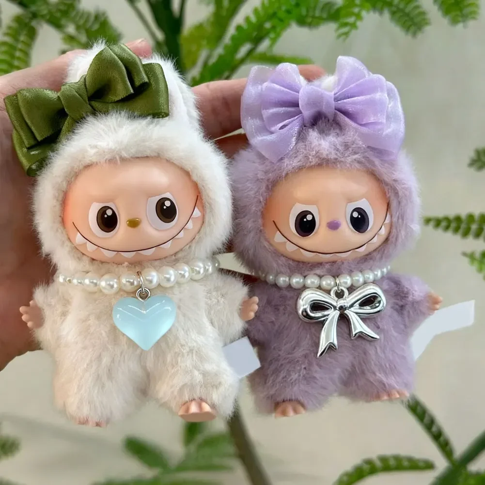 Per Mini Labubu Accessori pendenti Collane di perle a forma di cuore per Labubu V4 Pin per accessori per vestiti per bambole serie Love