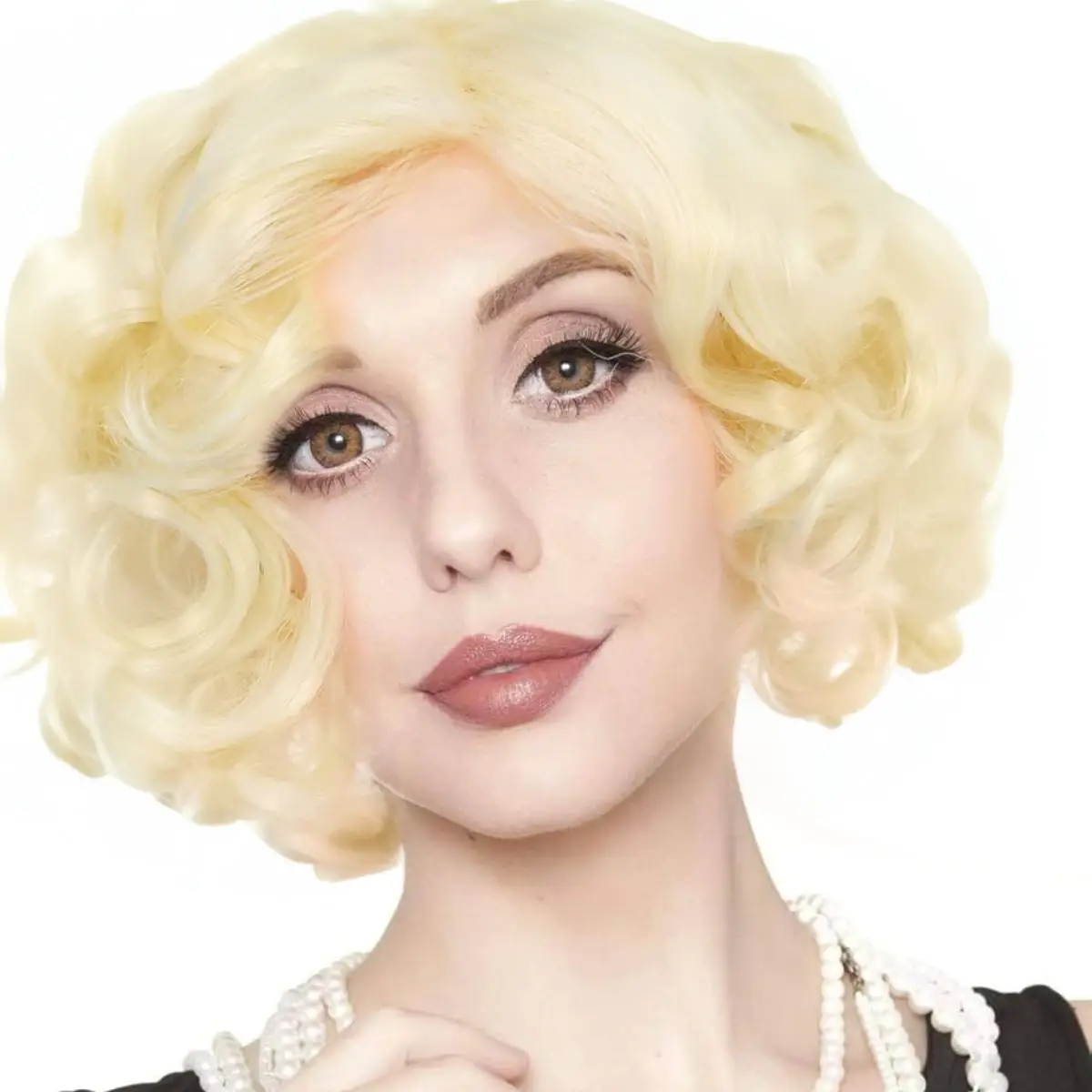 

Celebrity Role-Playing Wig, Light Golden Short Curly Hair for Women, Retro American-Style Synthetic Wig