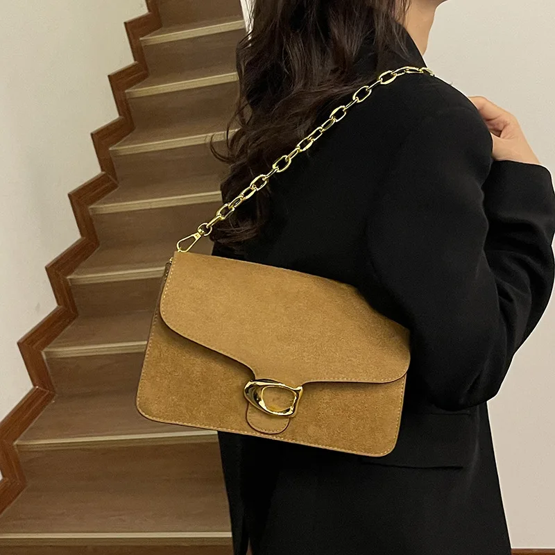 

Новинка: Многофункциональная квадратная сумка через плечо с несколькими отделениями, цепочкой и верхней ручкой, матовая, для женщин.