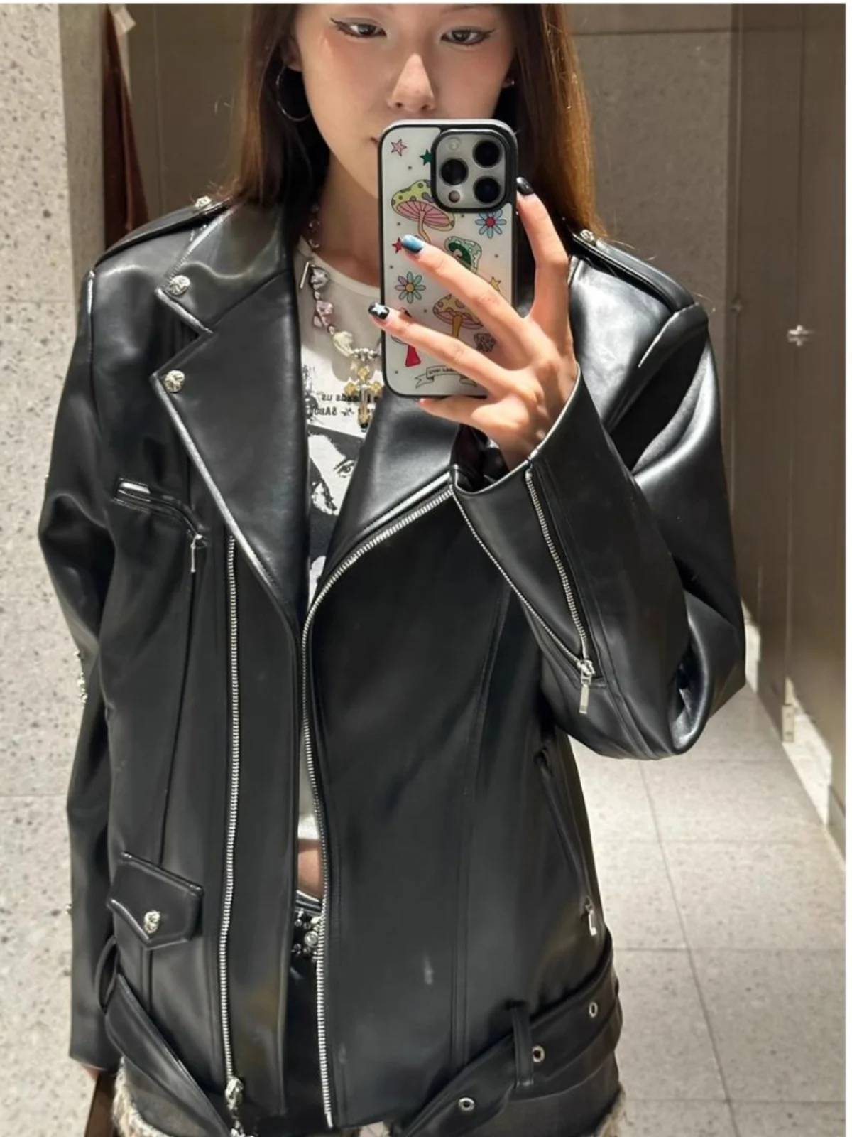 Amerikanische Retro-Lederjacke im Motorrad-Stil, Street-Fashion Damen-Oberbekleidung für Frühling und Herbst mit V-Ausschnitt und Reißverschluss