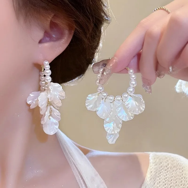 

Shell Imitation Pearl Hoop Earrings for Women Personality Trending Tassel Drop Earring Elegant Big Circle Pendant Party Jewelry