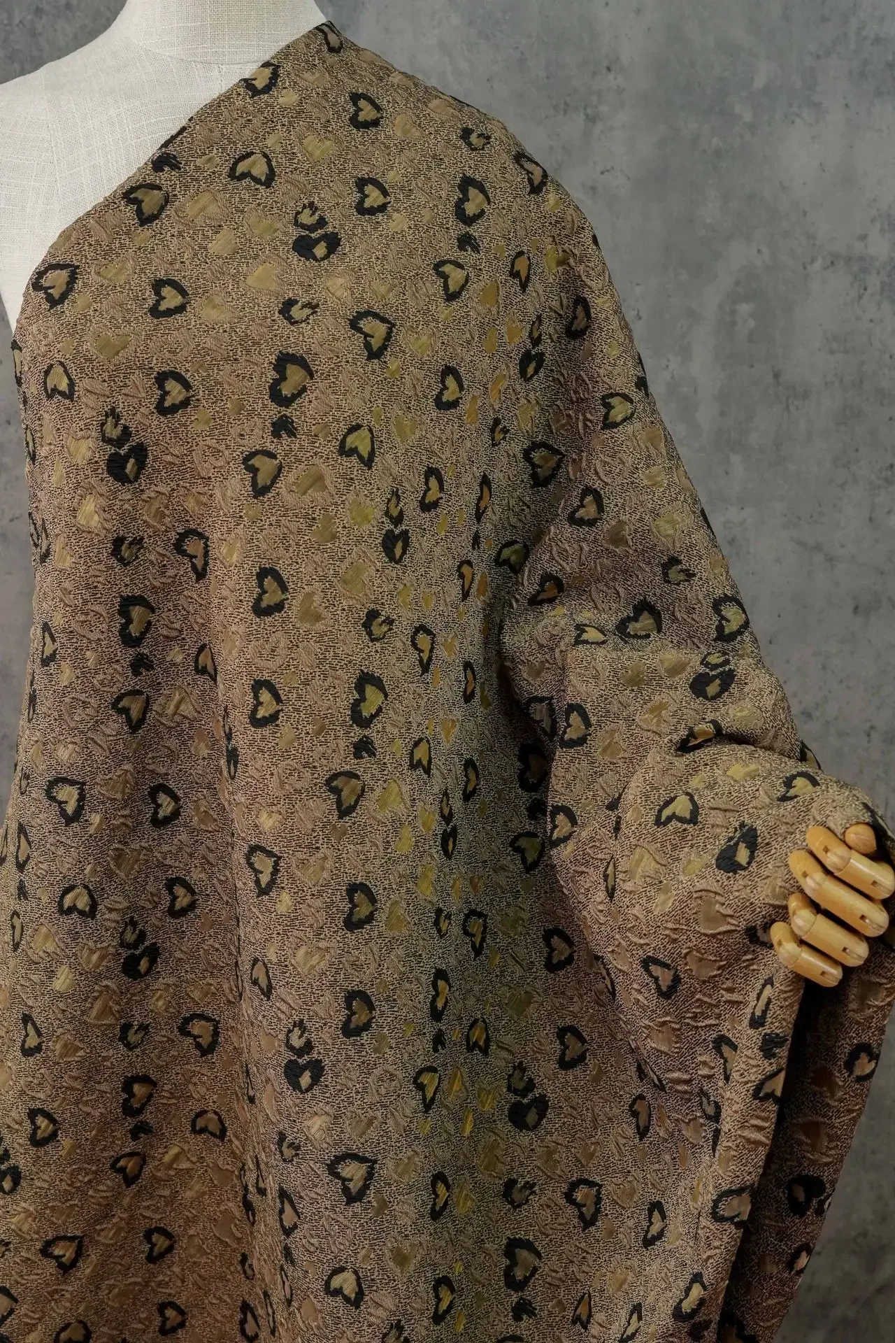 Heart Textured Relief Leopard Print Jacquard Fabric Autumn Winter Dress Pants Vest Yarn Dyed Cushion Sewing Fabric