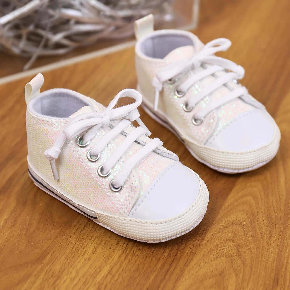 Yibubu-zapatos brillantes para bebé y niña, zapatillas de lona con cordones, antideslizantes, suela suave, primeros pasos