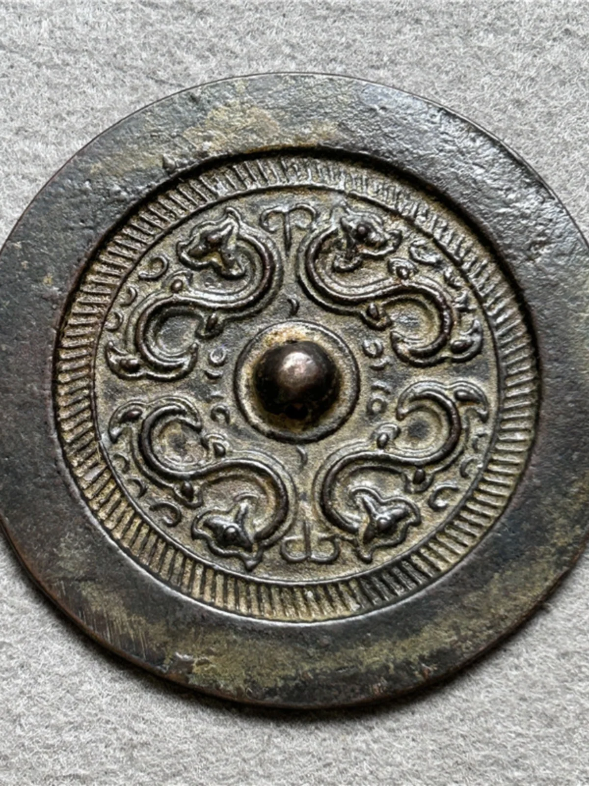 Bronze Mirror of Tang Dynasty and Han Dynasty Bronze Mirror Craft is Exquisite and Rich (Four Dragon Inscription)