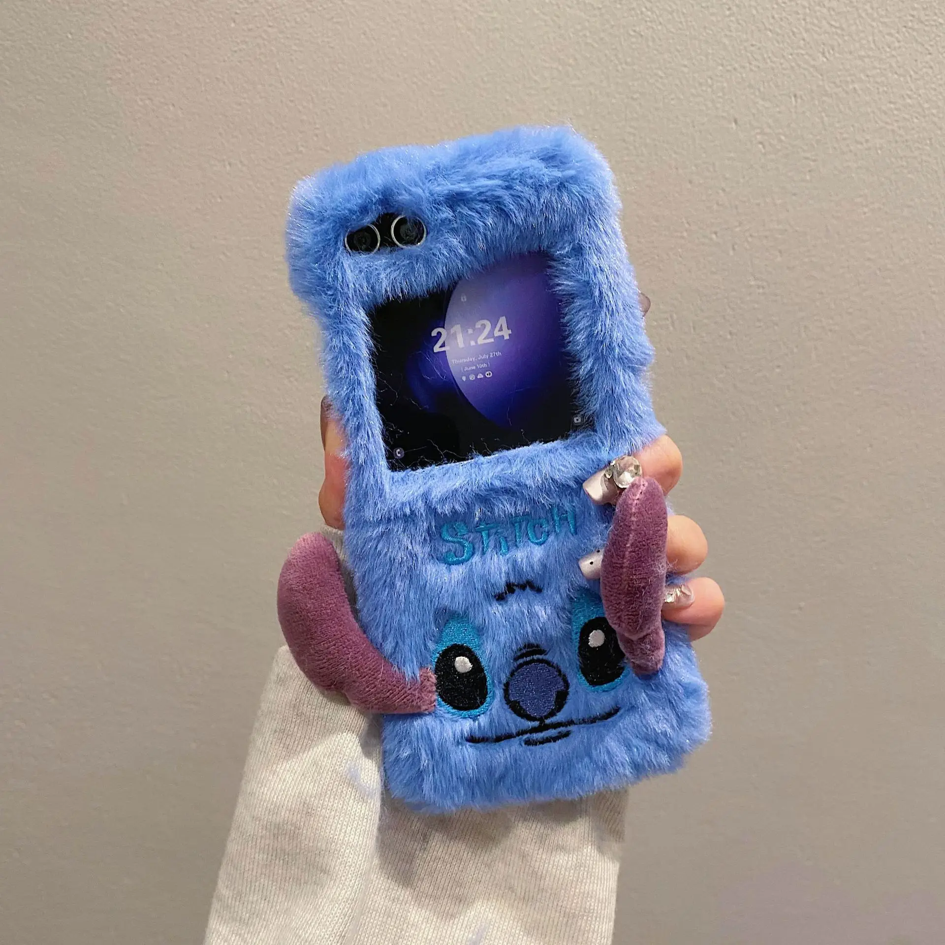 

Fuzzy ZFlip Case Cartoon Embroidery Plush Soft PC Cover Shockproof for ZFlip 3 4 5 6 Models Cute Korean Style